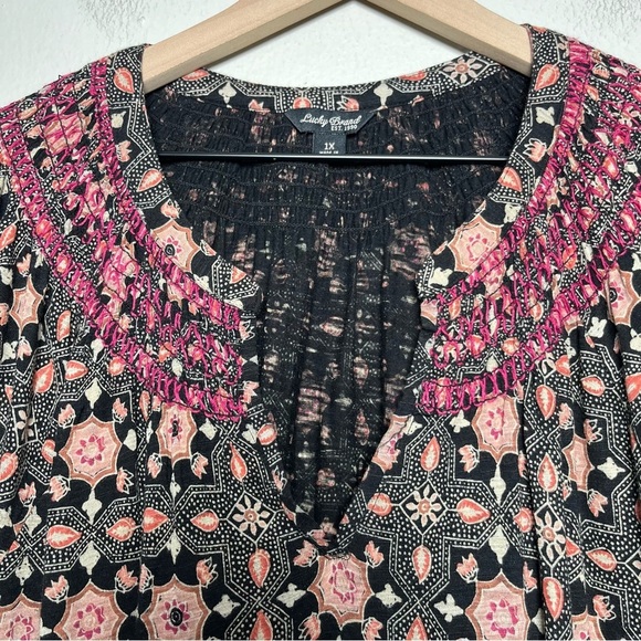 Lucky Brand Women Top 1X Black Pink Embroidered Split Neck Boho Dark Cottagecore - Picture 10 of 11